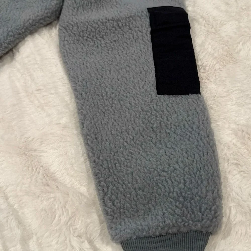 NWT Nike club fleece joggers with cargo pockets gray with black details size XS
